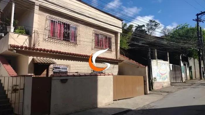 Aluguel de casa com 2 qtos, local para carro!!R$ 1.500,00