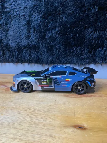 Carrinho de controle remoto 4x4 drift