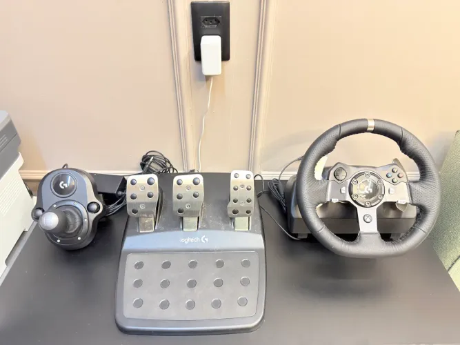 Kit logitech volante e periféricos