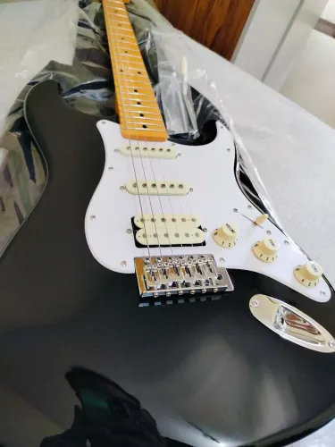 Guitarra Stratocaster SX HSS NOVA no plástico (Só VENDA)