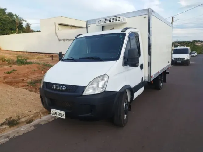 Iveco Daily Chassi 35s14 3.0 16V Diesel Mec. (e5) 2015