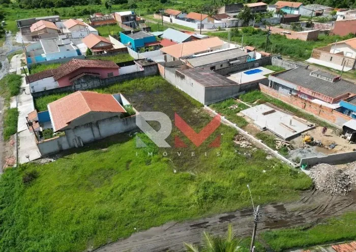 Terreno de 412m2 lado praia / plano / escriturado 