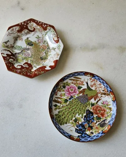 Pratos decorativos em porcelana japonesa | Lote com 2 peças