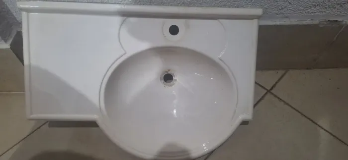 Vende se um pia de banheiro