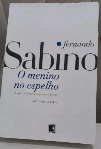 Livro O menino no espelho 