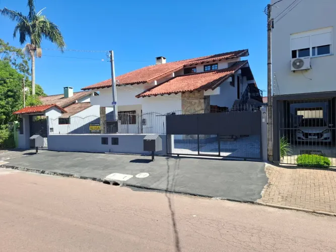 Alugo casa de 3 quartos mobiliada no centro de Guaíba