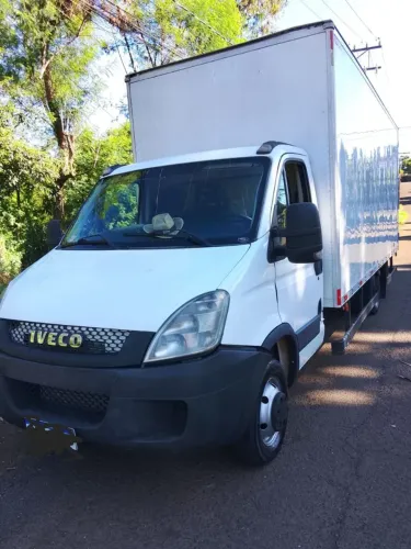 Vendo iveco dally 2012 Baú 5.90 metros comp. 2.20 altura. 2.05 largura
