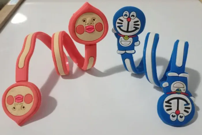 2 Enrolador Organizador de cabos com personagens Kakuremomojiri Doraemon 21 cm