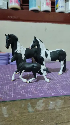 Cavalos de brinquedo - família friesian pampa de impressão 3d
