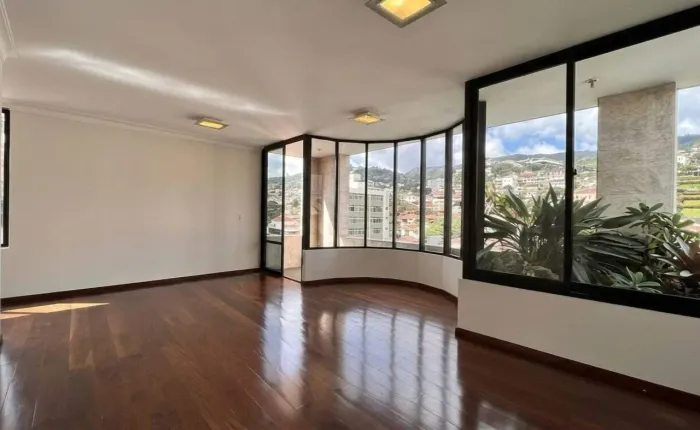Cobertura de 290m², 4 quartos (2 suítes), 3 vagas, na Av. dos Bandeirantes em Belo Horizon