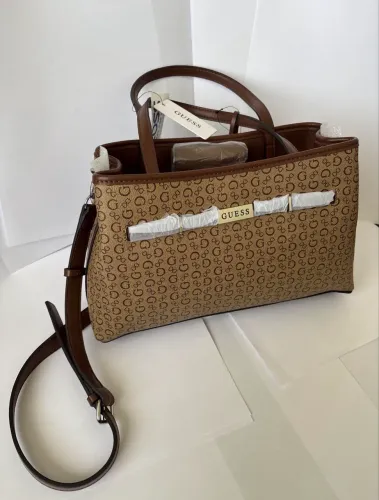 Bolsa tote Guess marrom monograma