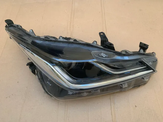 Farol Corolla Led Altis direito passageiro 20/25