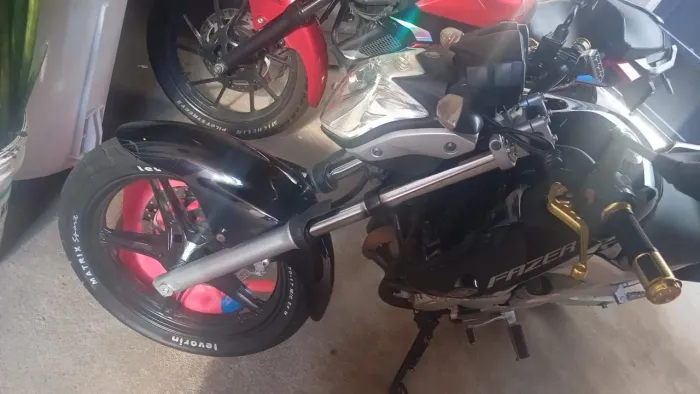 Moto yahama fz250