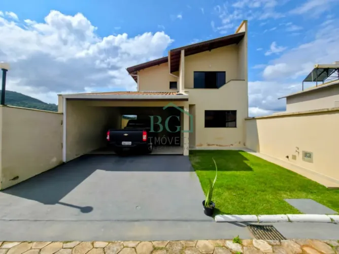 24893 - Condomínio Colinas - Casa espaçosa com terreno de 320m² à venda em Poços de Caldas