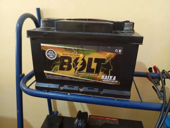 Bateria 60 amperes selada sem manutenção semi nova em excelente estado !!!