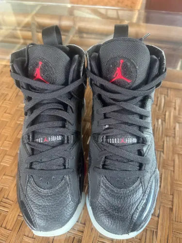 Jordan Jumpman Two Trey (GS) - tamanho 37