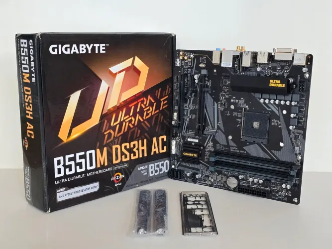 *Não liga* Placa-Mãe Gigabyte B550M DS3H AC (WI-FI)