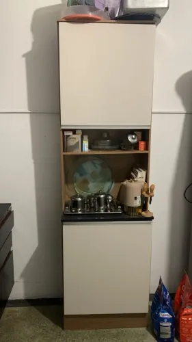 Vende-se armário de cozinha e rack , 250,00 cada , os dois junto400,00 tel *