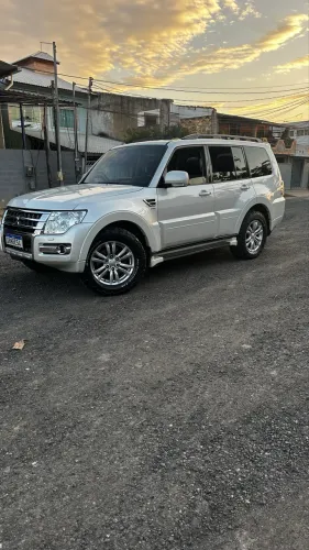 Mitsubishi Pajero HPE Full 3.2 4X4 T.i.dies. 5P AUT 2015