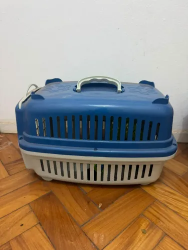 CAIXA DE TRANSPORTE PARA PETS + BANDEJA HIGIÊNICA + POTES COMIDA E ÁGUA