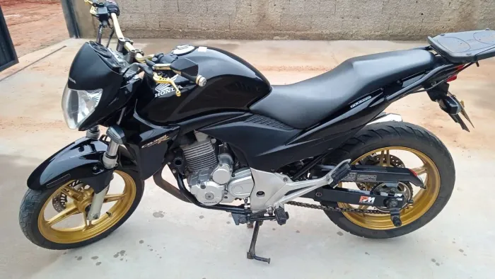 Vendo CB 300 ou troco por 160