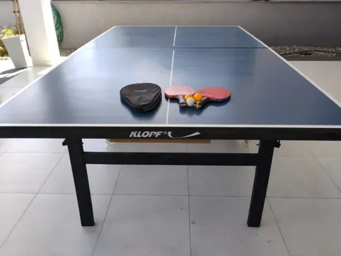 ? Mesa de Tênis de Mesa KLOPF - Excelente Estado + Rodízios de Silicone