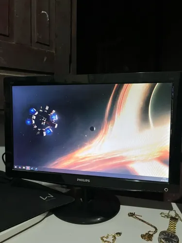 Monitor Phillips LCD 20,6 - VGA adaptado HDMI
