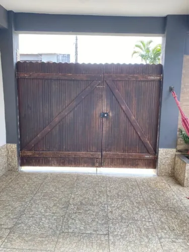 Portão de madeira Ipê