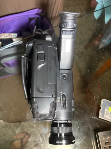Filmadora Sony Handycam Video 8 (modelo CCD-TR33)