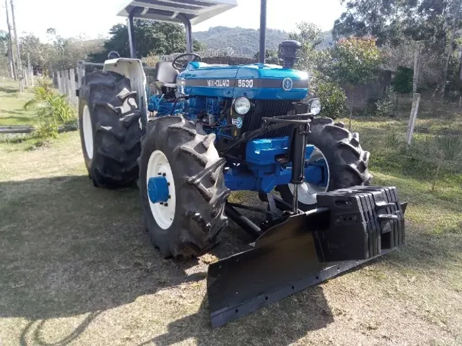 Trator New Holland 5630 4x4