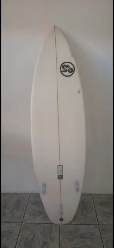 Uma prancha de surf 5,9/29/litros