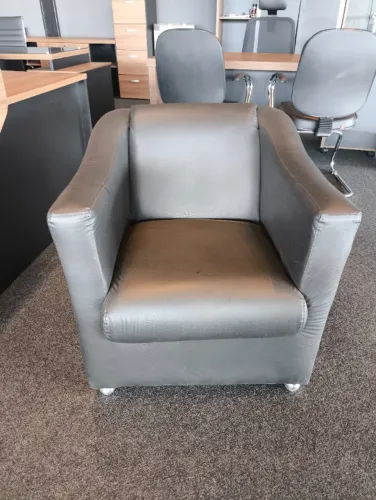 Sofá Poltrona de Escritório em Couro 1 Lugar - 0,77x0,77x0,72cm (ENTREGAS EM ATÉ 24h)!!