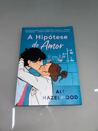 livro a hipótese do amor, de ali hazelwood