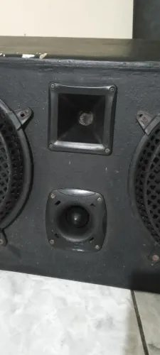 Caixa de som automotivo 