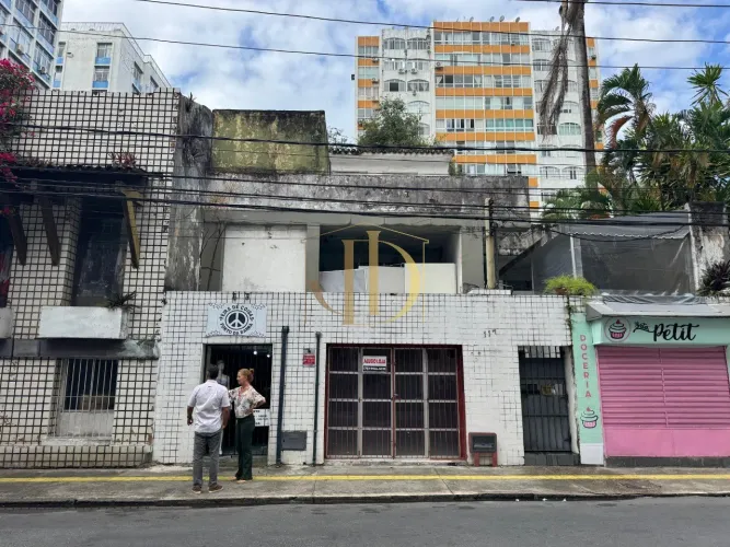TERRENO BARRA Vendo excelente terreno, de 424m², a poucos passos do Porto da Barra. Área: