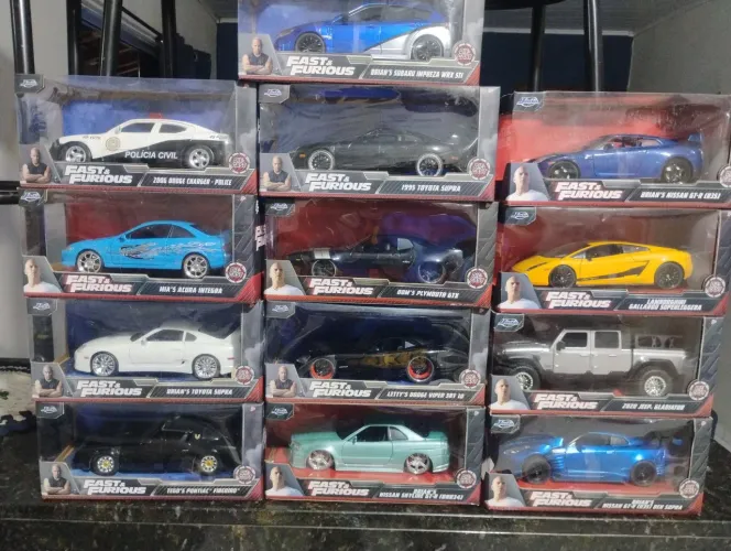 13 miniaturas na caixa velozes e furiosos 1:24