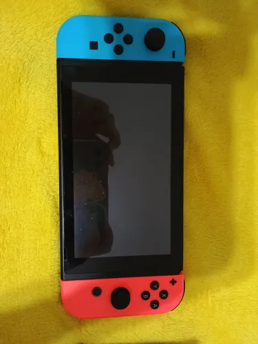 Nintendo Switch na caixa