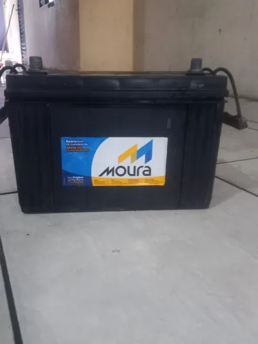 BATERIA MOURA 100 AMPERES ÓTIMA PRA SOM, CAMINHAO, ENERGIA SOLAR. 
