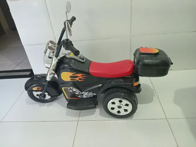 Moto elétrica infantil