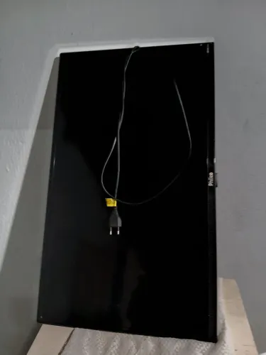 Smart TV phico tela quebrada