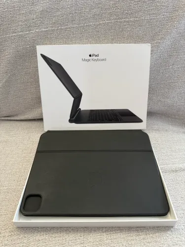 Magic Keyboard seminova até 11 polegadas no cartão em até 2x sem taxa