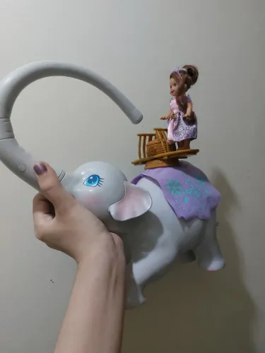 Elefante Tika Barbie Princesa da Ilha e Kelly