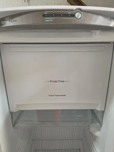 Geladeira Consul Frost Free 300 Litros - Menos de 1 ano e meio de uso 
