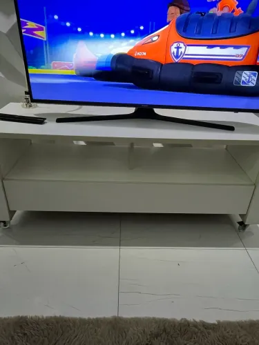 Rack Branco pequenas avarias dentro da gaveta