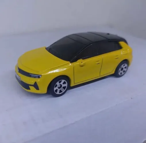 Miniatura Matchbox Opel Astra 2022 Amarelo Loose Novo 1:64