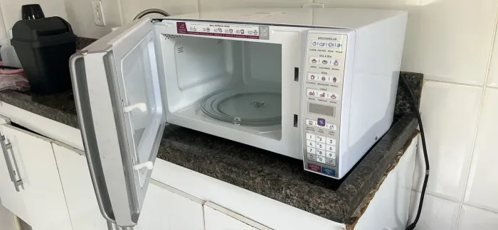 Microondas praticamente novo