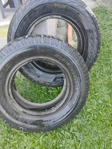 Pneu aro 16 para camionete.