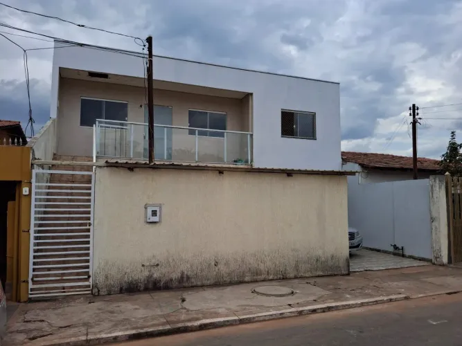 , 2 residencias com piscina , condomínio fechado!