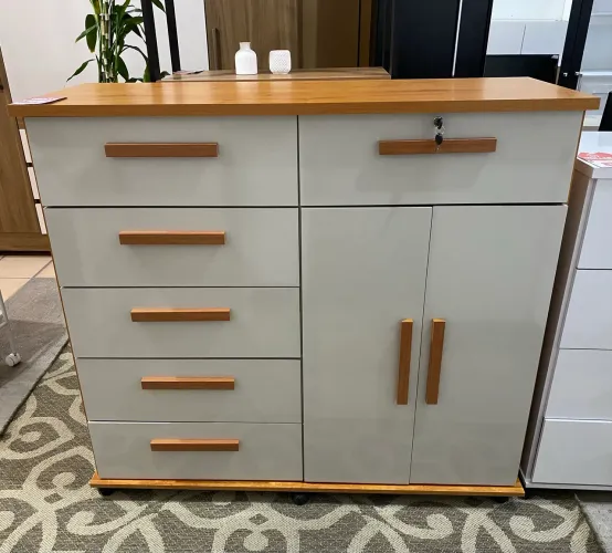 Cômoda com 6 gavetas e 2 portas (NOVA)