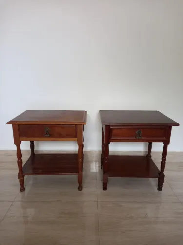 Criados Mudos / Mesa de Cabeceira